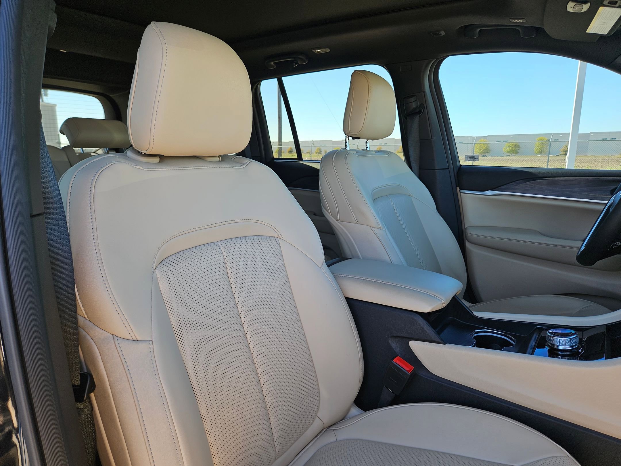 Certified 2024 Jeep Grand Cherokee Limited w/ Luxury Tech Group II image 30