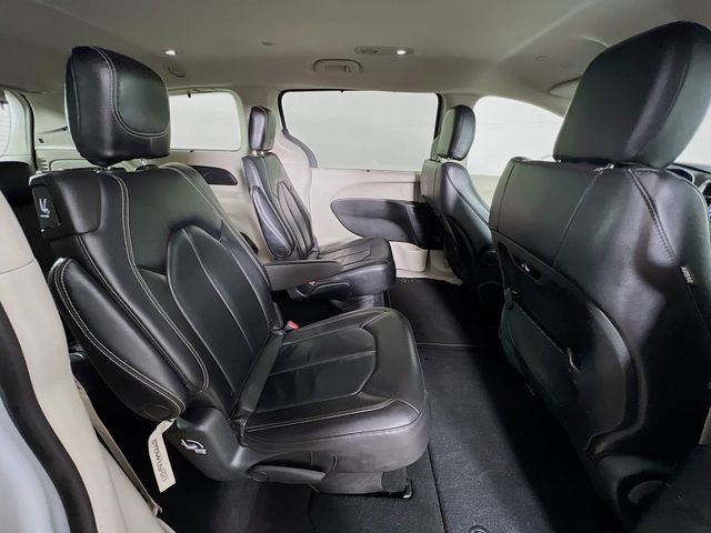 Used 2022 Chrysler Pacifica Touring-L image 41