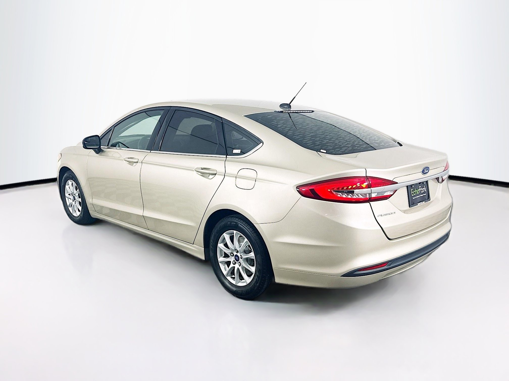 Used 2018 Ford Fusion S FWD image 5