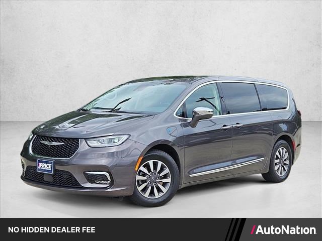 Used 2022 Chrysler Pacifica Limited w/ Uconnect Theater Family Group
