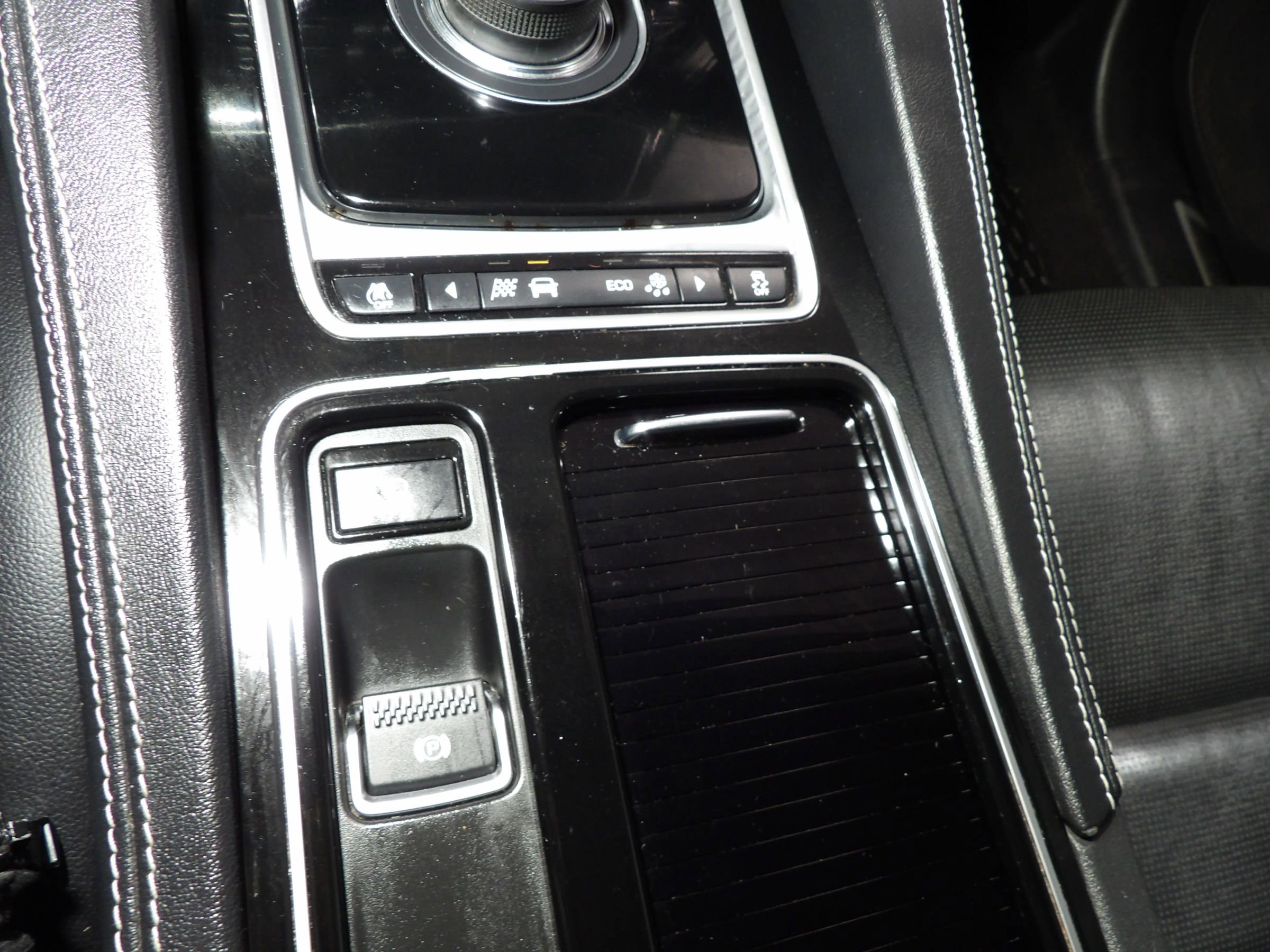 Used 2018 Jaguar F-PACE R-Sport image 22