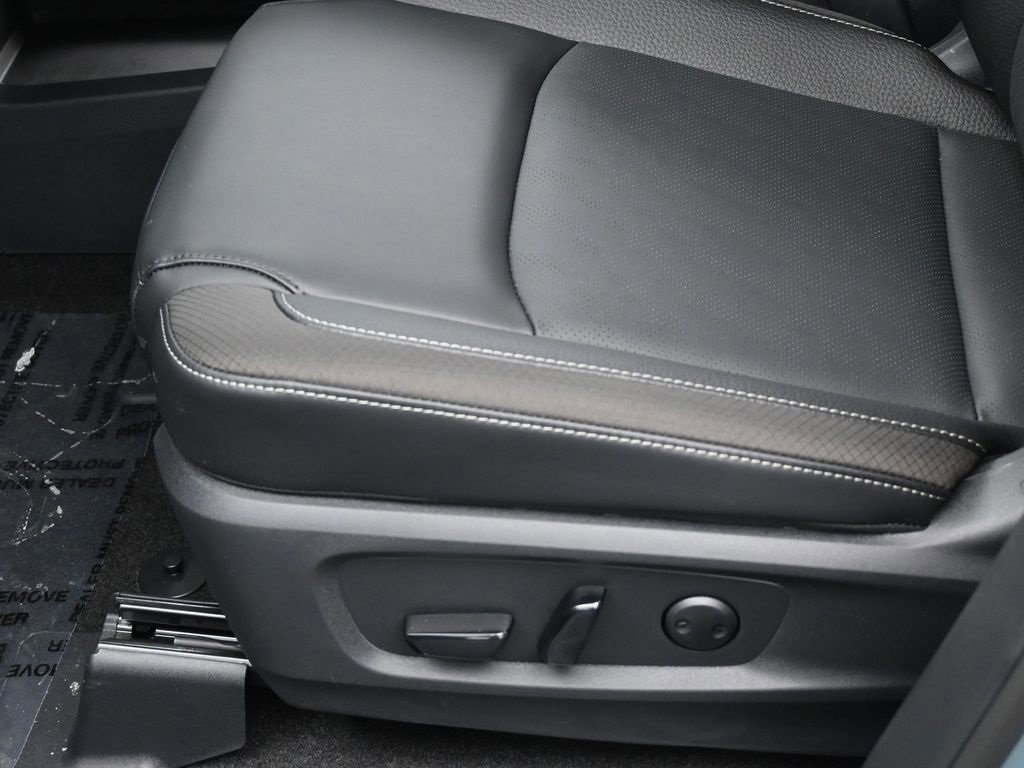 New 2026 Nissan Pathfinder SL image 18