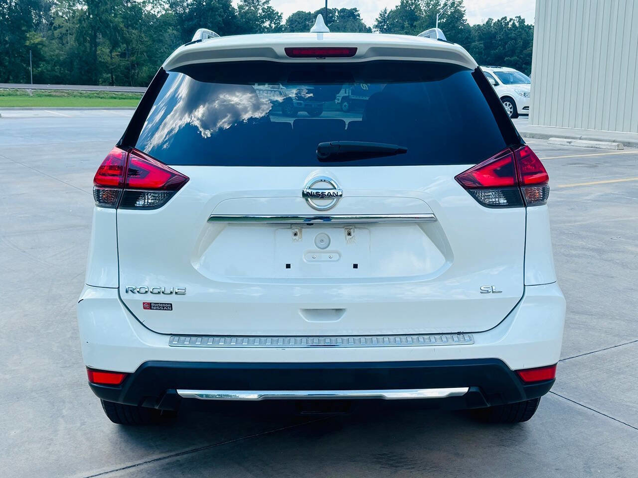 Used 2017 Nissan Rogue SL image 6