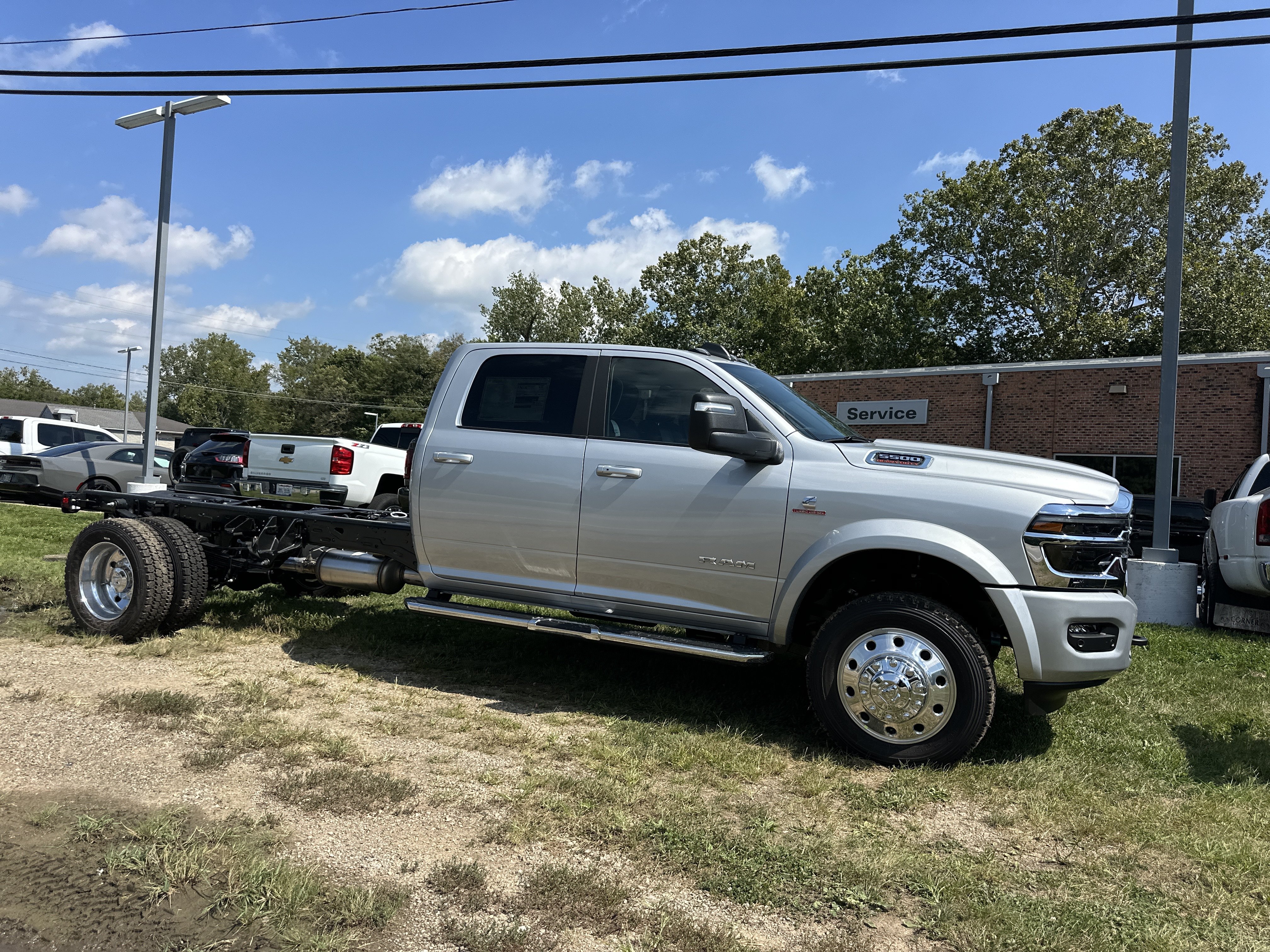 New 2027 RAM 5500 4x4 Crew Cab w/ Laramie Trim Package image 19