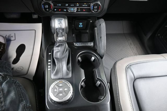 Used 2025 Ford Bronco Outer Banks w/ Sasquatch Package AWD/4WD image 11
