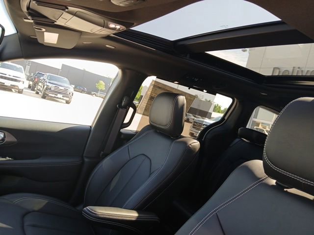 New 2026 Chrysler Pacifica Select FWD image 23