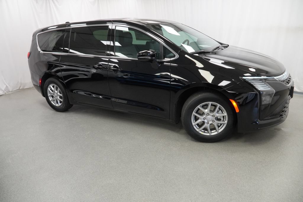 New 2027 Chrysler Pacifica Select FWD image 9