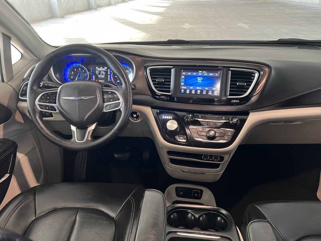 Used 2021 Chrysler Voyager Lxi image 17