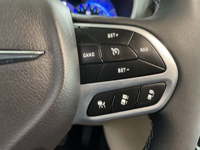 Used 2024 Chrysler Pacifica Touring-L image 19