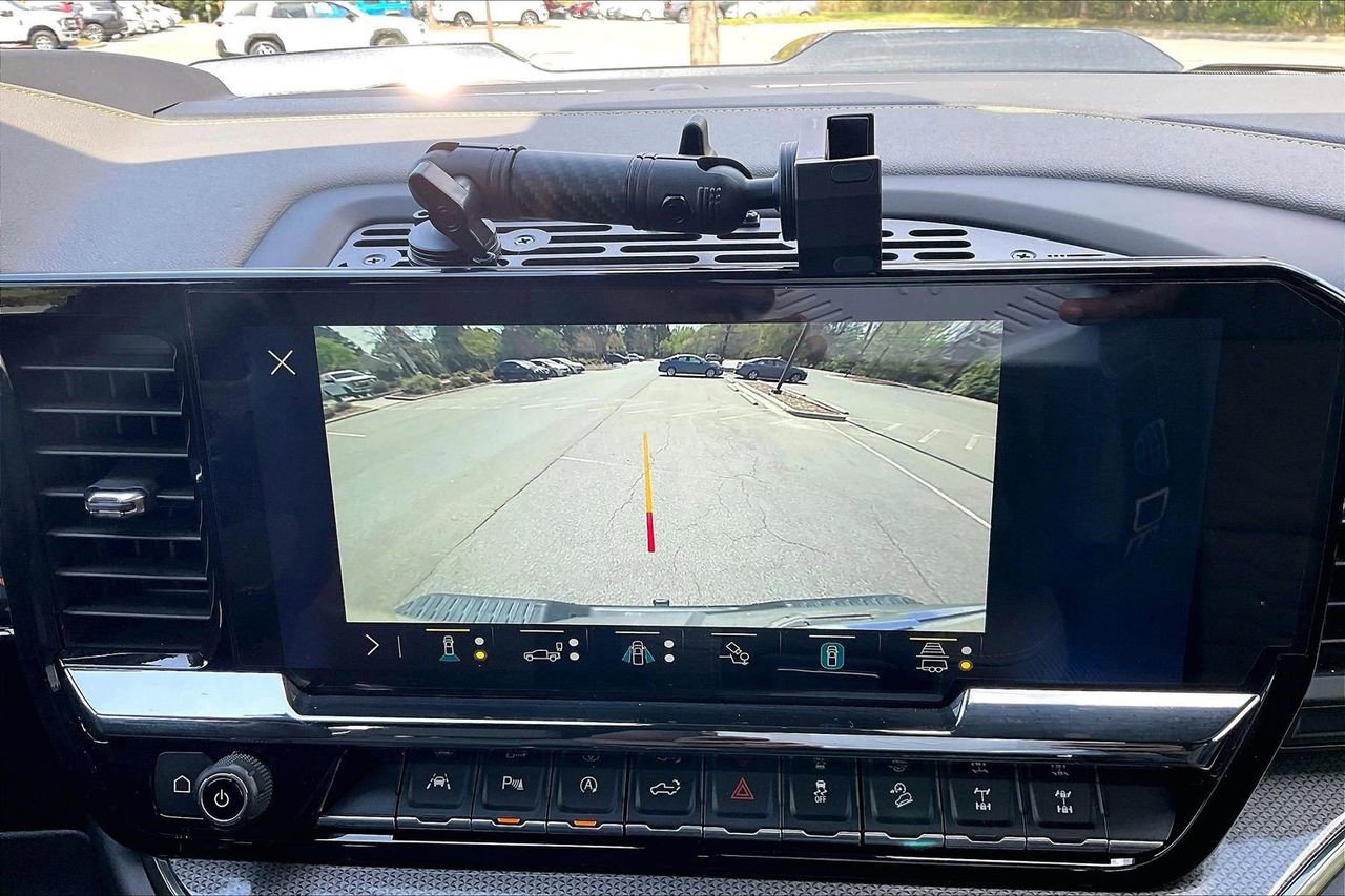 Used 2022 Chevrolet Silverado 1500 ZR2 w/ Technology Package image 15