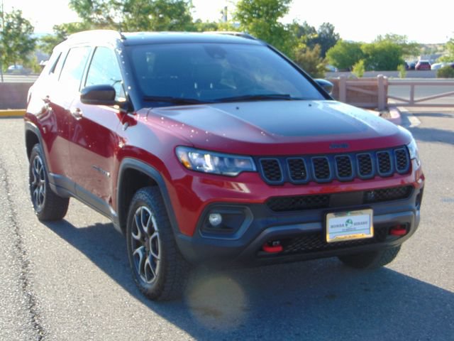 Used 2025 Jeep Compass Trailhawk AWD/4WD image 10