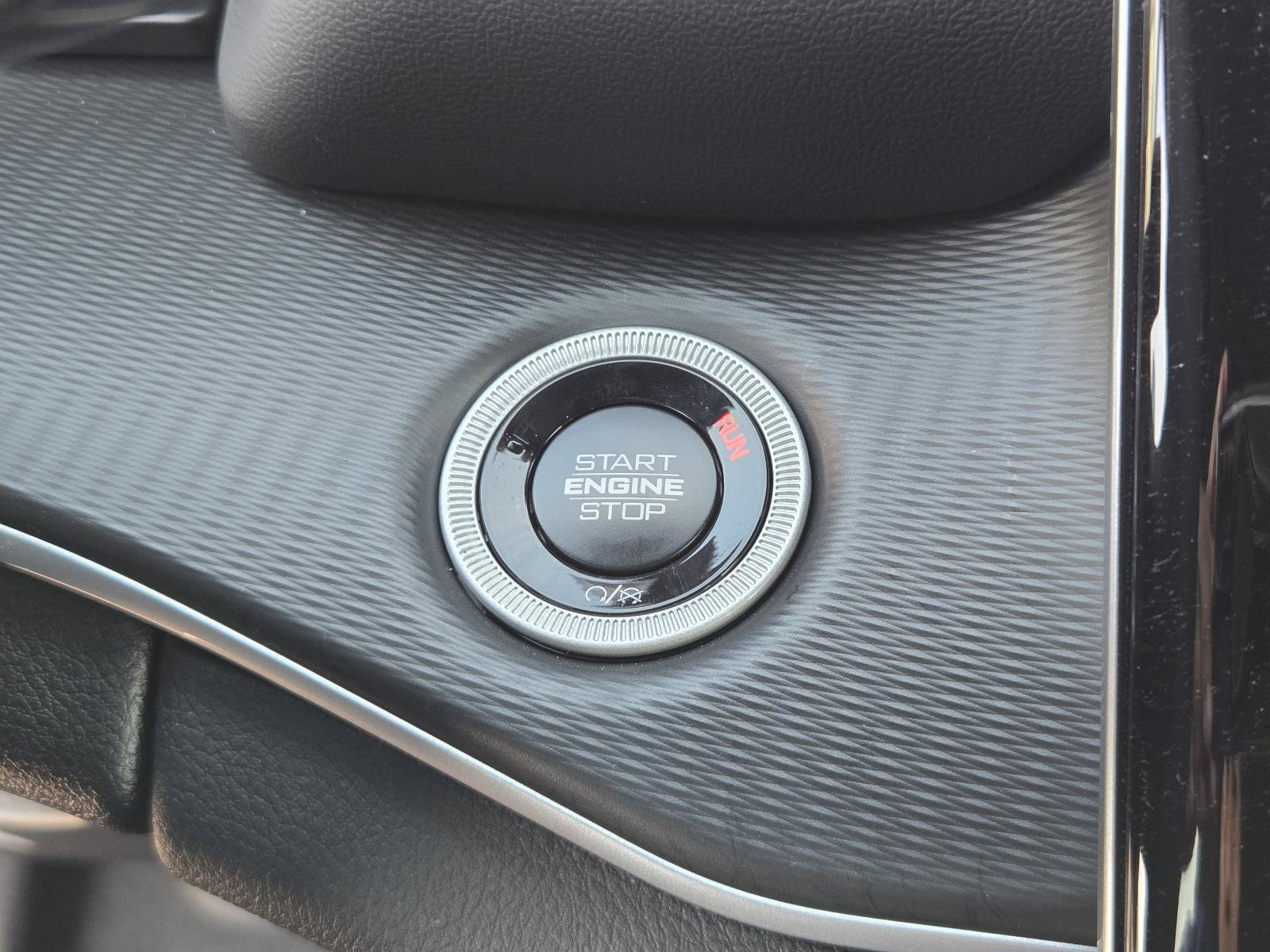 Used 2025 Jeep Grand Cherokee Laredo X RWD image 12