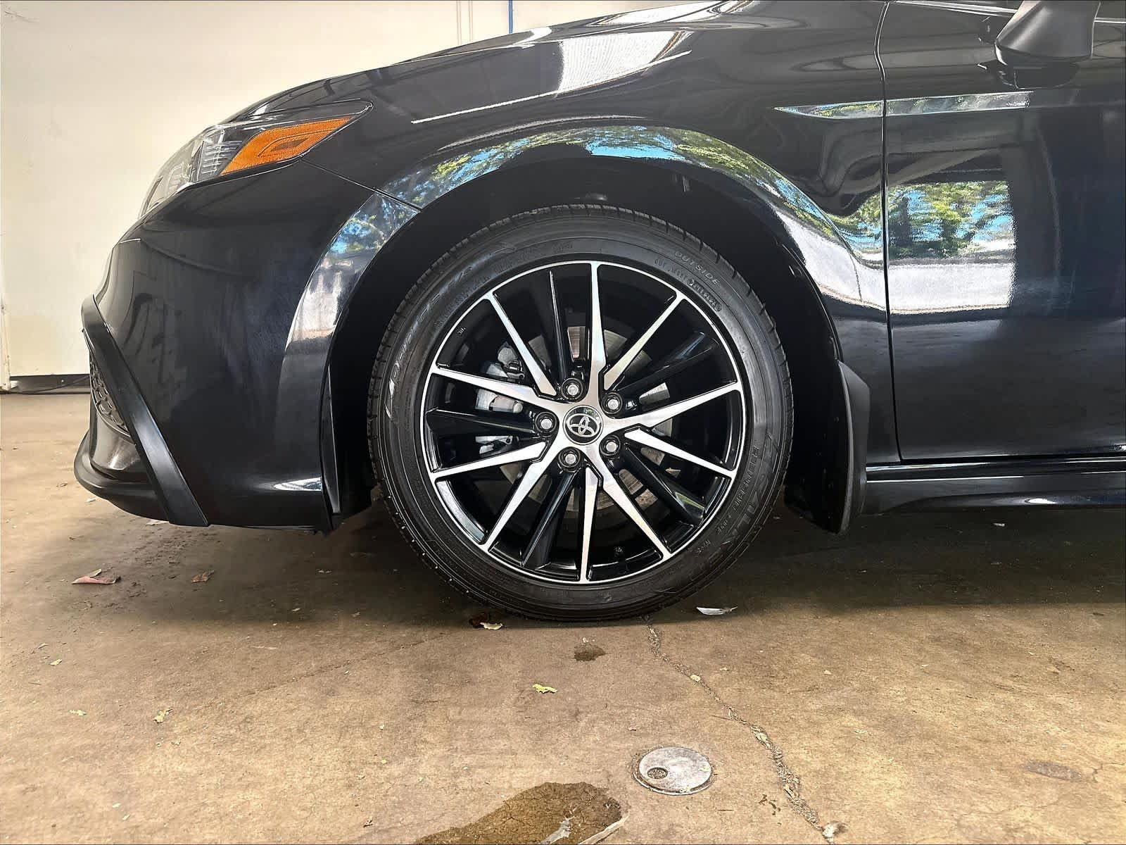 Used 2022 Toyota Camry SE w/ Convenience Package FWD image 34