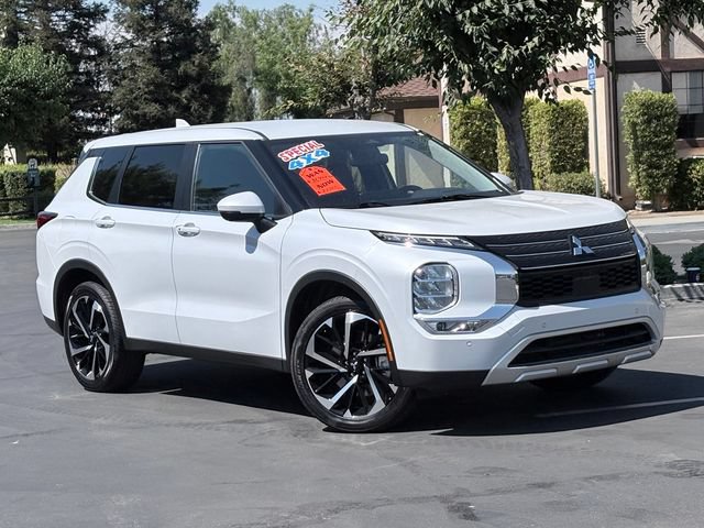Used 2024 Mitsubishi Outlander SE Black Edition FWD image 2