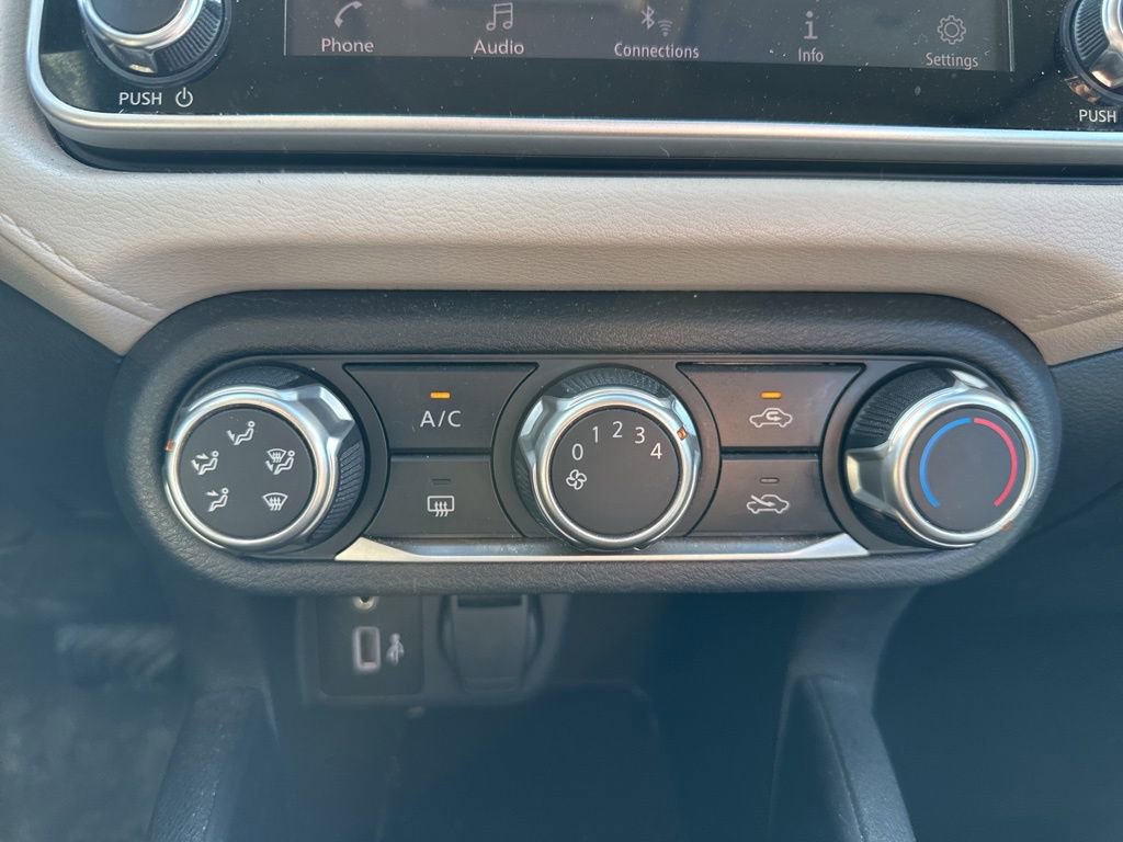 Used 2021 Nissan Versa SV image 23