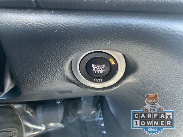 Used 2025 Chrysler Pacifica Select image 19