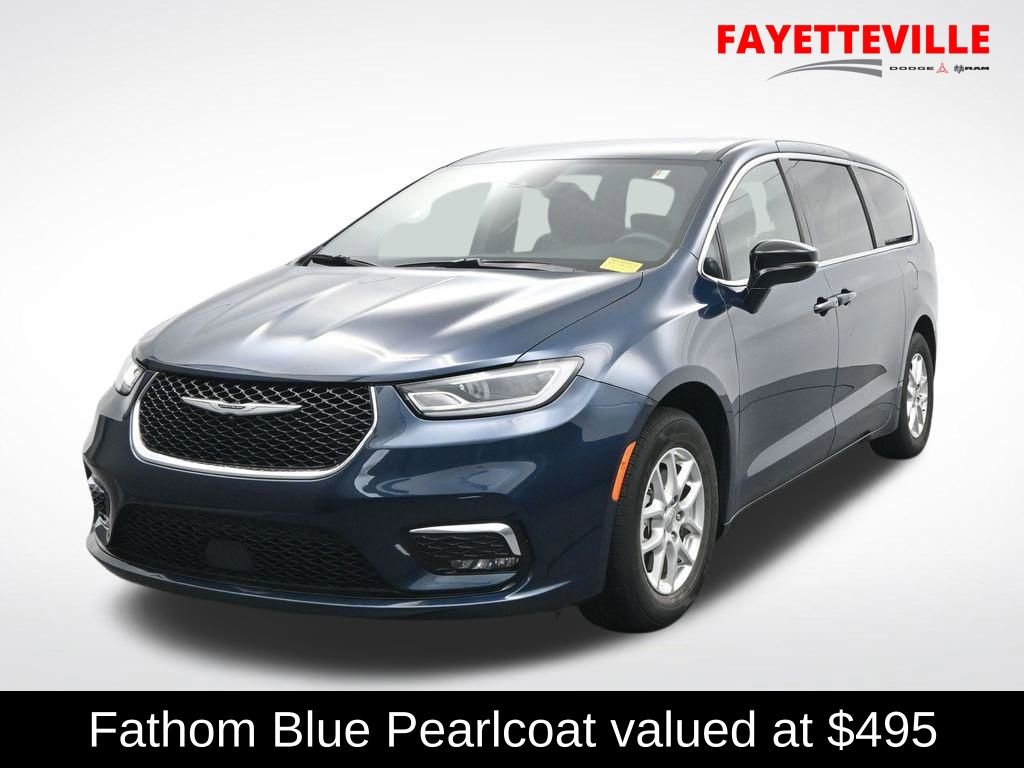 Used 2025 Chrysler Pacifica Select