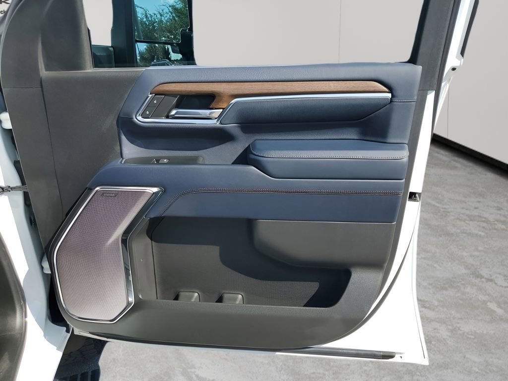 Used 2024 Chevrolet Silverado 2500 High Country w/ Technology Package image 13