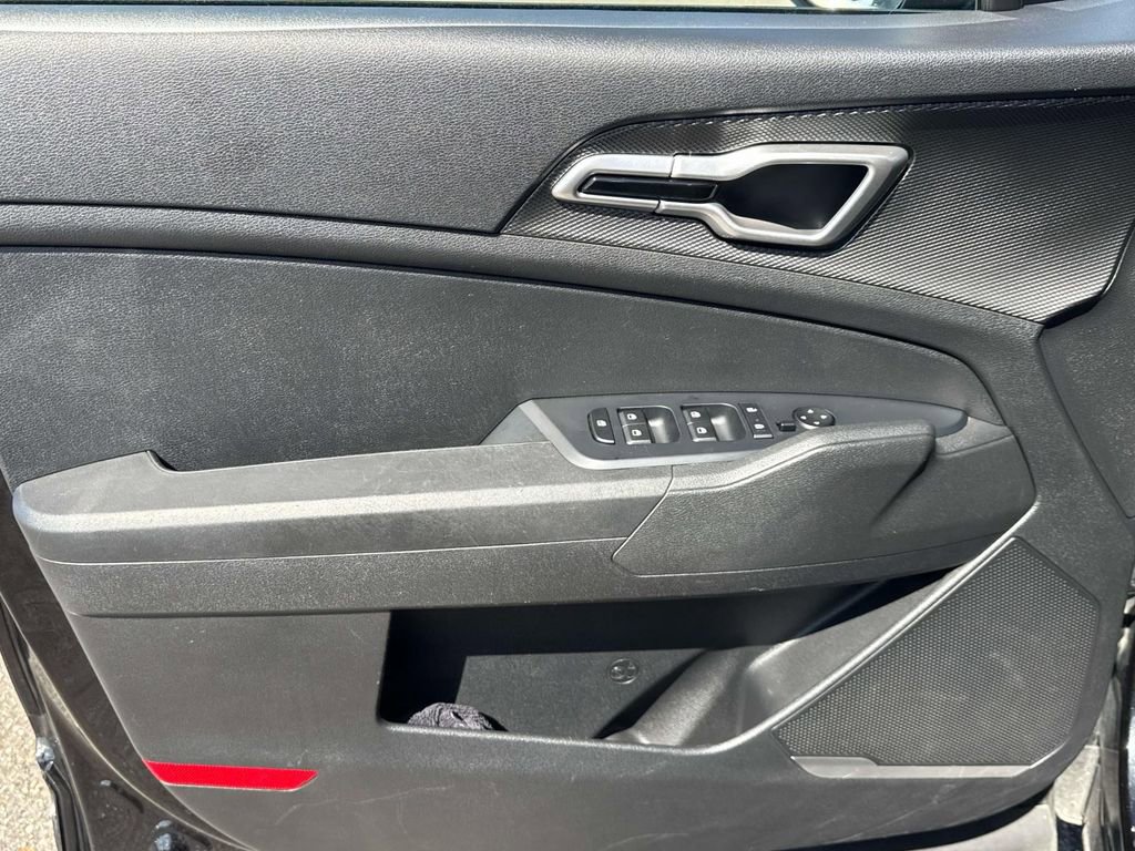 Used 2024 Kia Sportage LX image 27