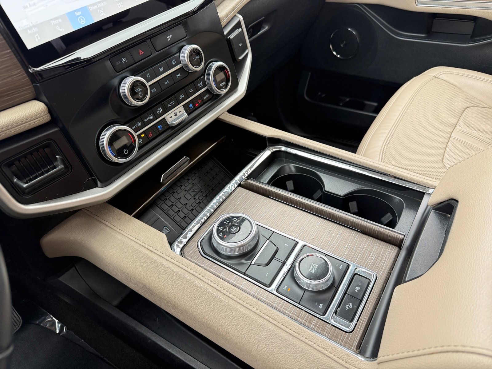 Used 2023 Ford Expedition Max Limited image 13