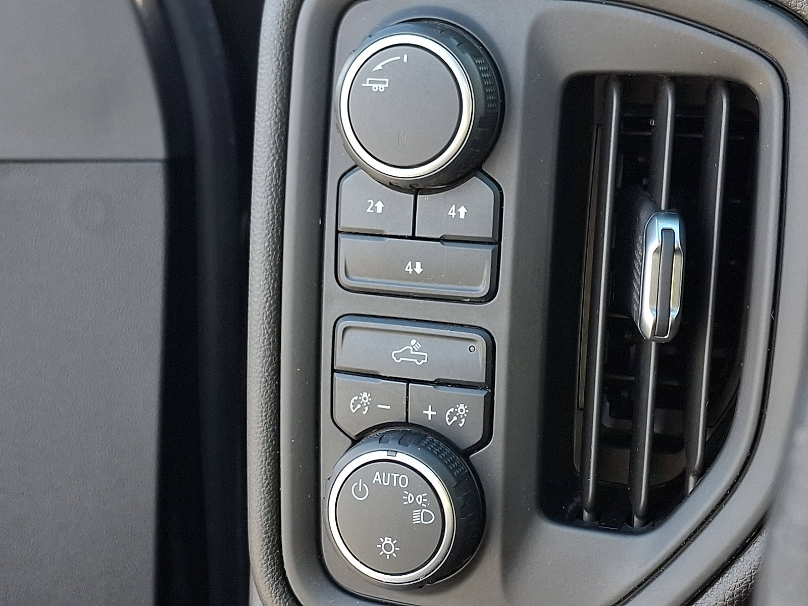 Used 2021 Chevrolet Silverado 2500 Custom w/ Custom Convenience Package image 23