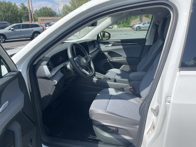 New 2026 Volkswagen Tiguan SE AWD/4WD image 13