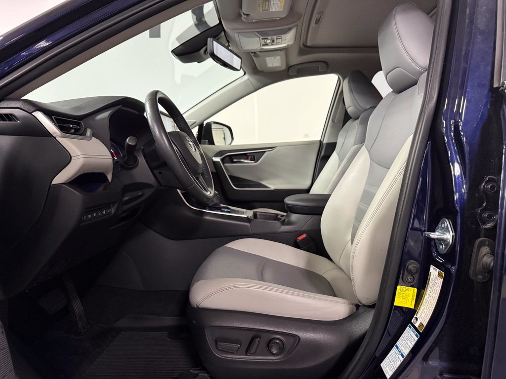 Used 2021 Toyota RAV4 Limited AWD/4WD image 9