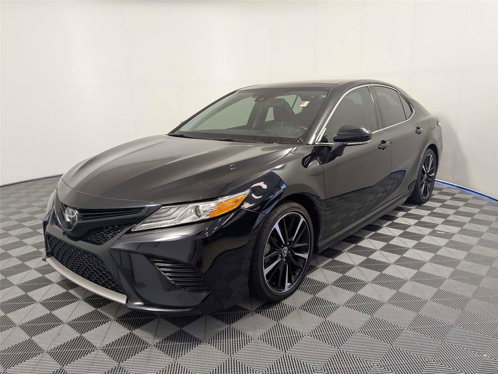 Used 2020 Toyota Camry XSE FWD video 2