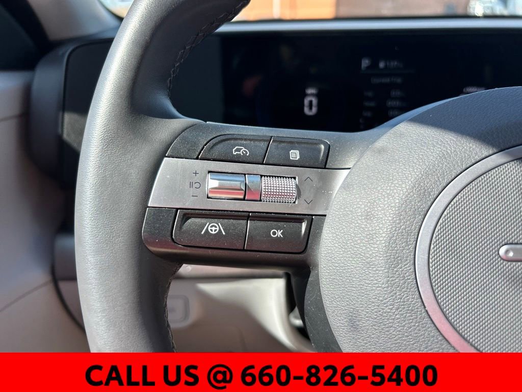 Used 2025 Hyundai Kona SEL image 12