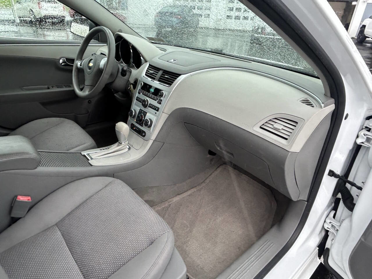 Used 2010 Chevrolet Malibu LS FWD image 11