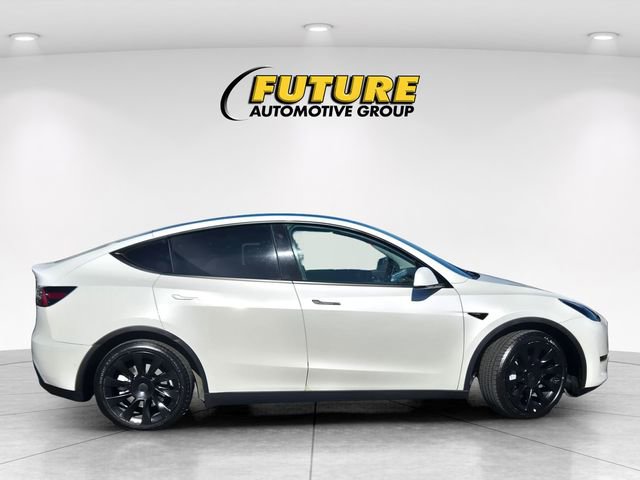 Used 2022 Tesla Model Y Long Range image 3