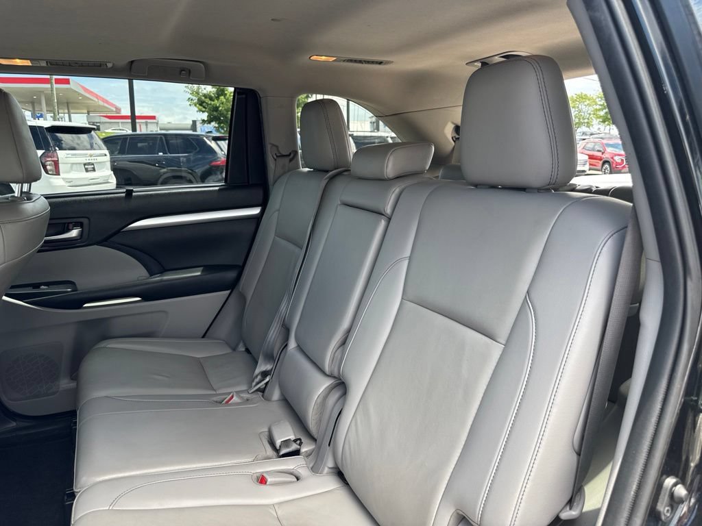 Used 2019 Toyota Highlander XLE FWD image 26