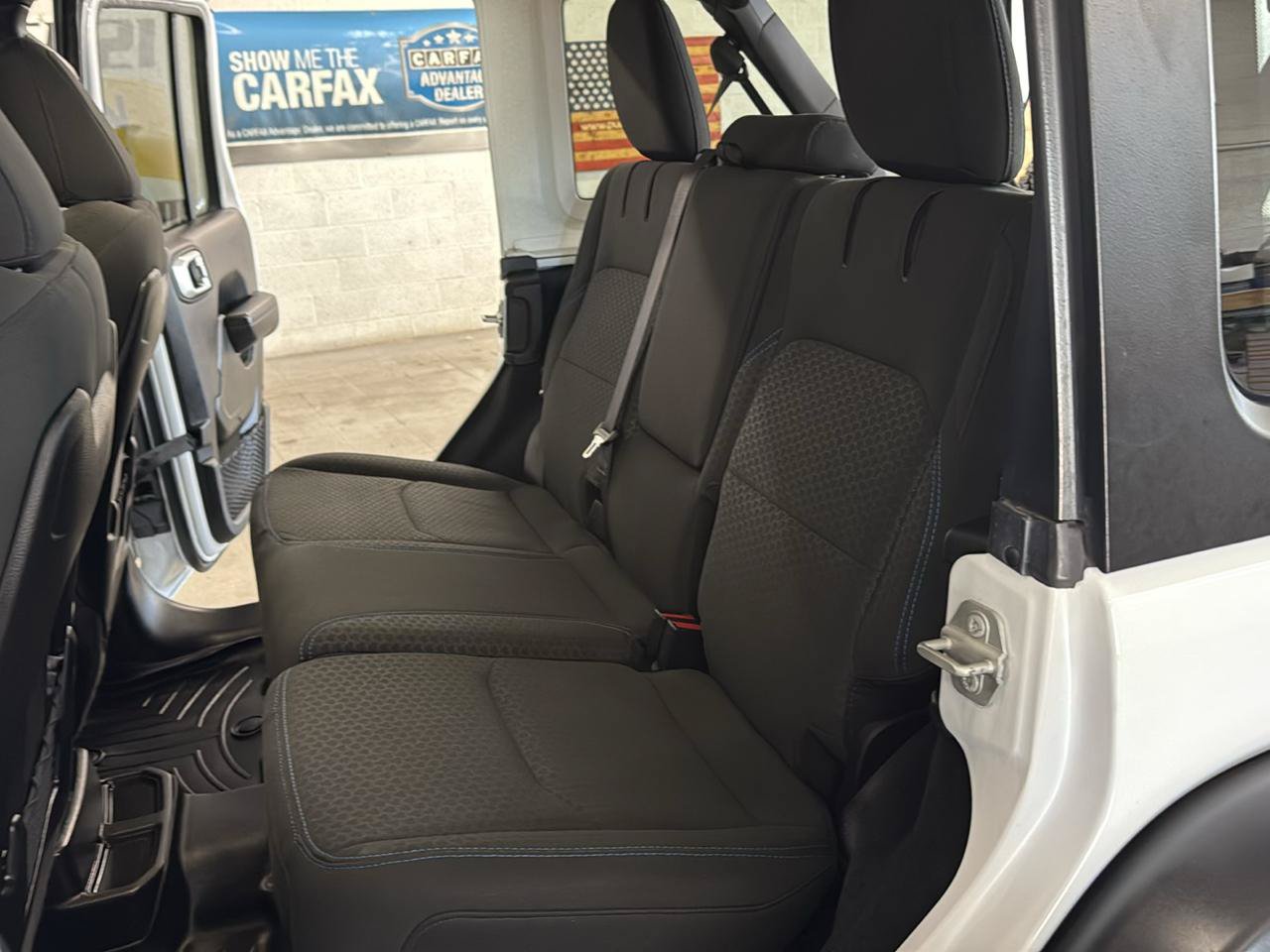 Used 2024 Jeep Wrangler Unlimited Rubicon 4xe w/ Technology Group AWD/4WD image 30
