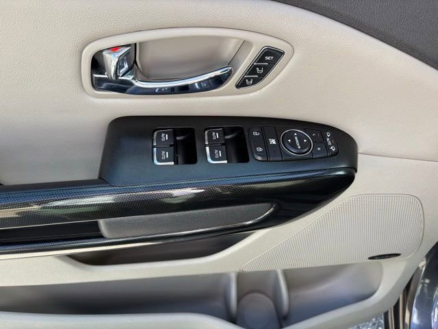 Used 2017 Kia Sedona SX image 10