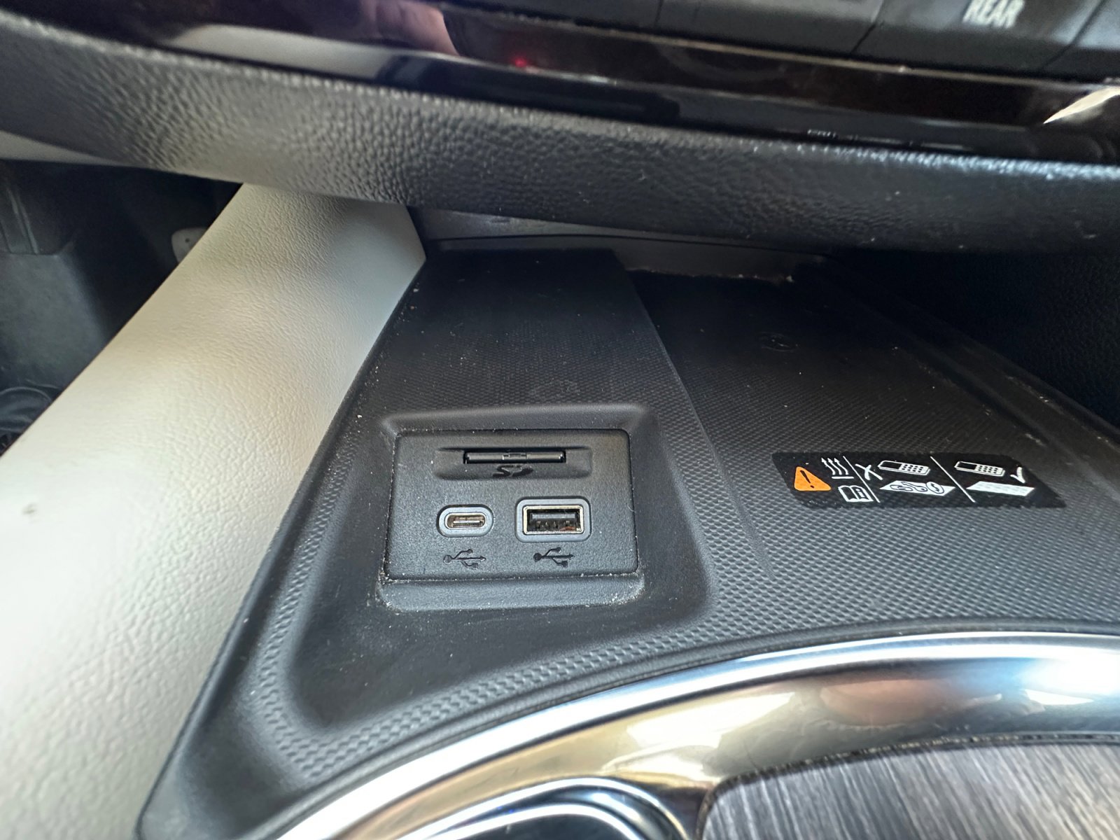 Used 2024 Buick Enclave Avenir w/ Avenir Technology Package image 21