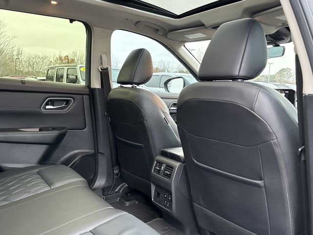 Used 2023 Nissan Rogue Platinum w/ Platinum Premium Package image 18