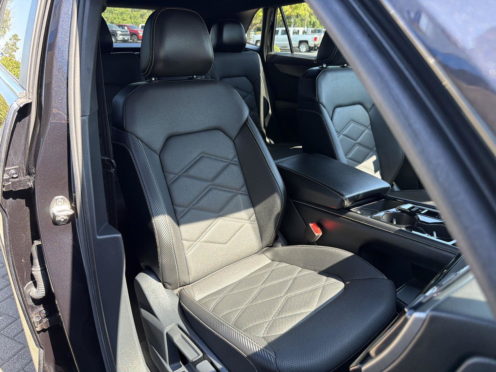 Used 2024 Volkswagen Atlas Cross Sport SE FWD image 32