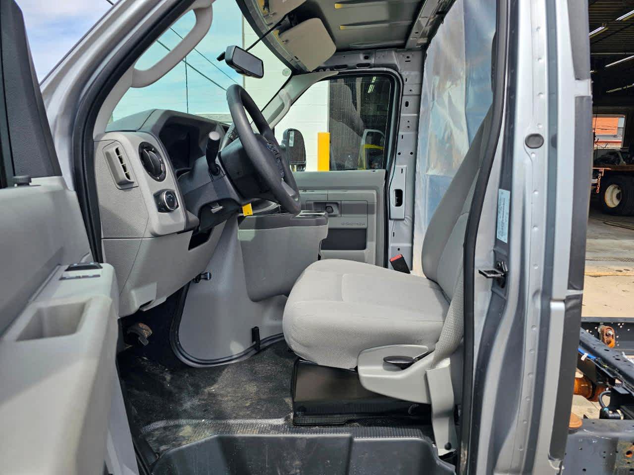Used 2027 Ford E-450 and Econoline 450 Super Duty w/ Power Equipment Group RWD image 7