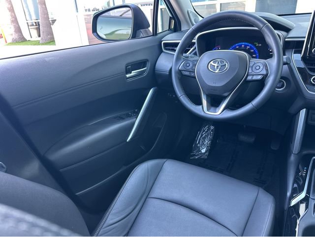 Used 2022 Toyota Corolla Cross XLE w/ Convenience Package image 13
