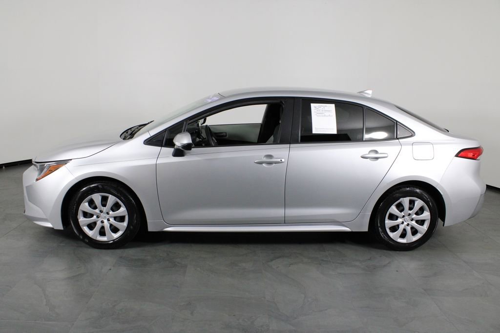 Used 2022 Toyota Corolla LE image 9