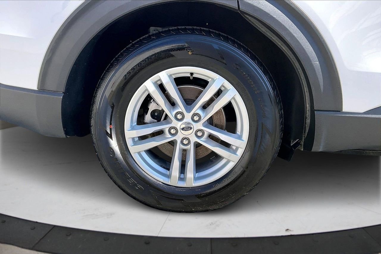 Used 2024 Ford Explorer XLT w/ Equipment Group 202A image 36