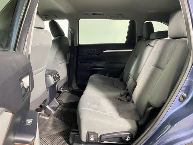 Used 2016 Toyota Highlander LE AWD/4WD image 26