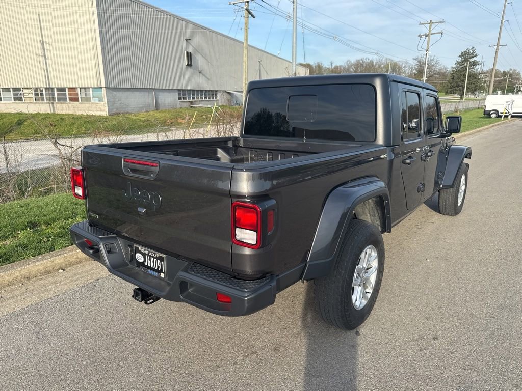 Used 2023 Jeep Gladiator Sport image 3