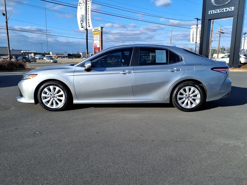 Used 2020 Toyota Camry LE image 2