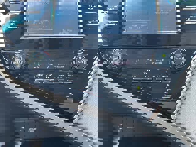 Used 2018 Toyota Camry SE w/ Moonroof Package image 30