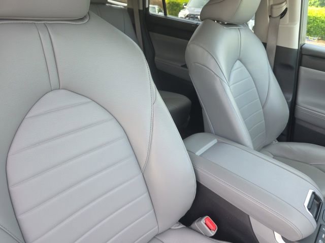 Used 2022 Toyota Highlander XLE AWD/4WD image 15