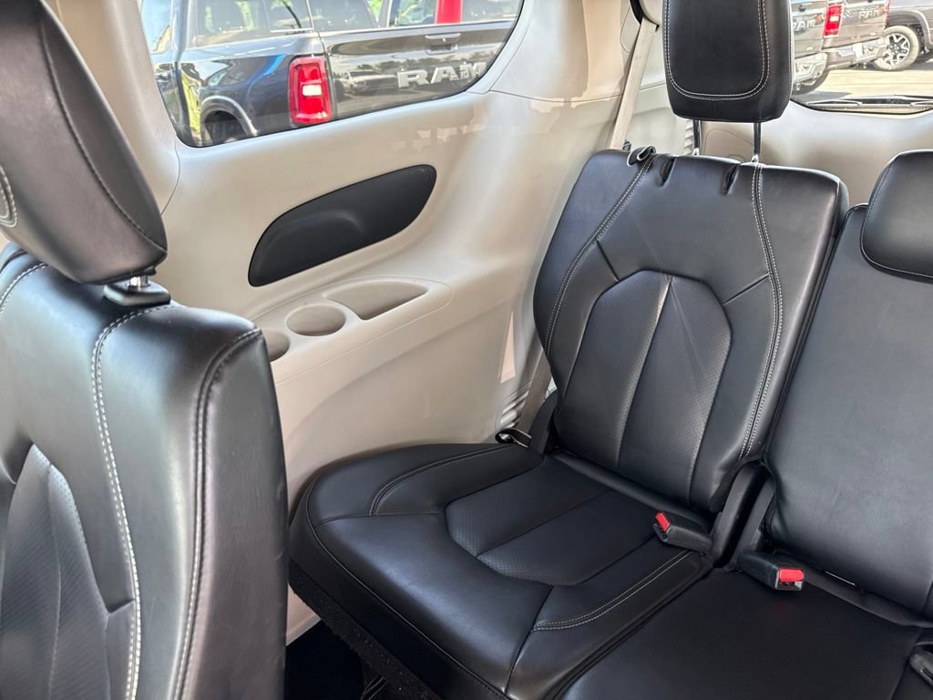 Certified 2023 Chrysler Pacifica Touring-L FWD image 41