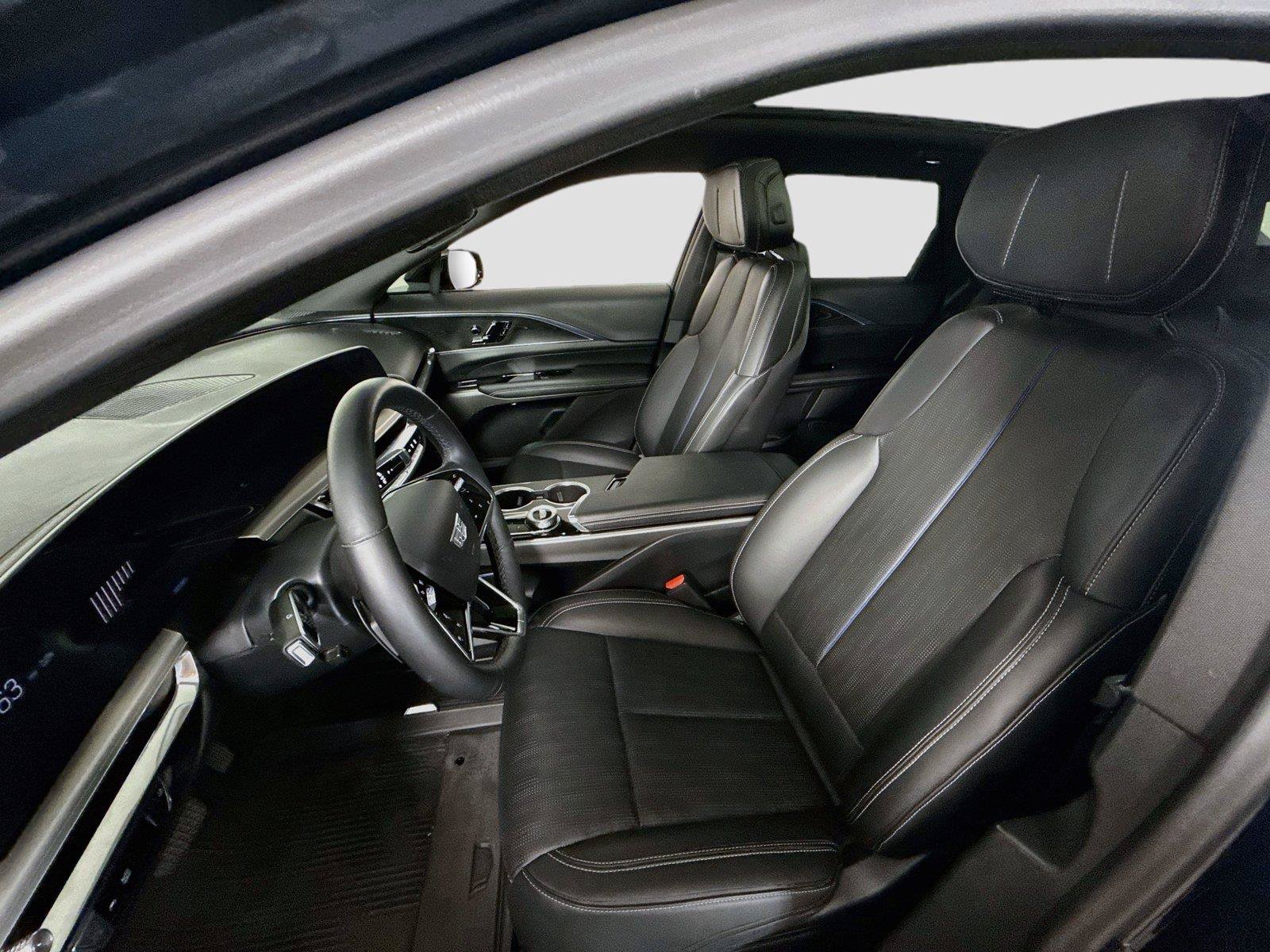 Used 2024 Cadillac Lyriq Luxury w/ LPO, Floor Liner Package AWD/4WD image 15