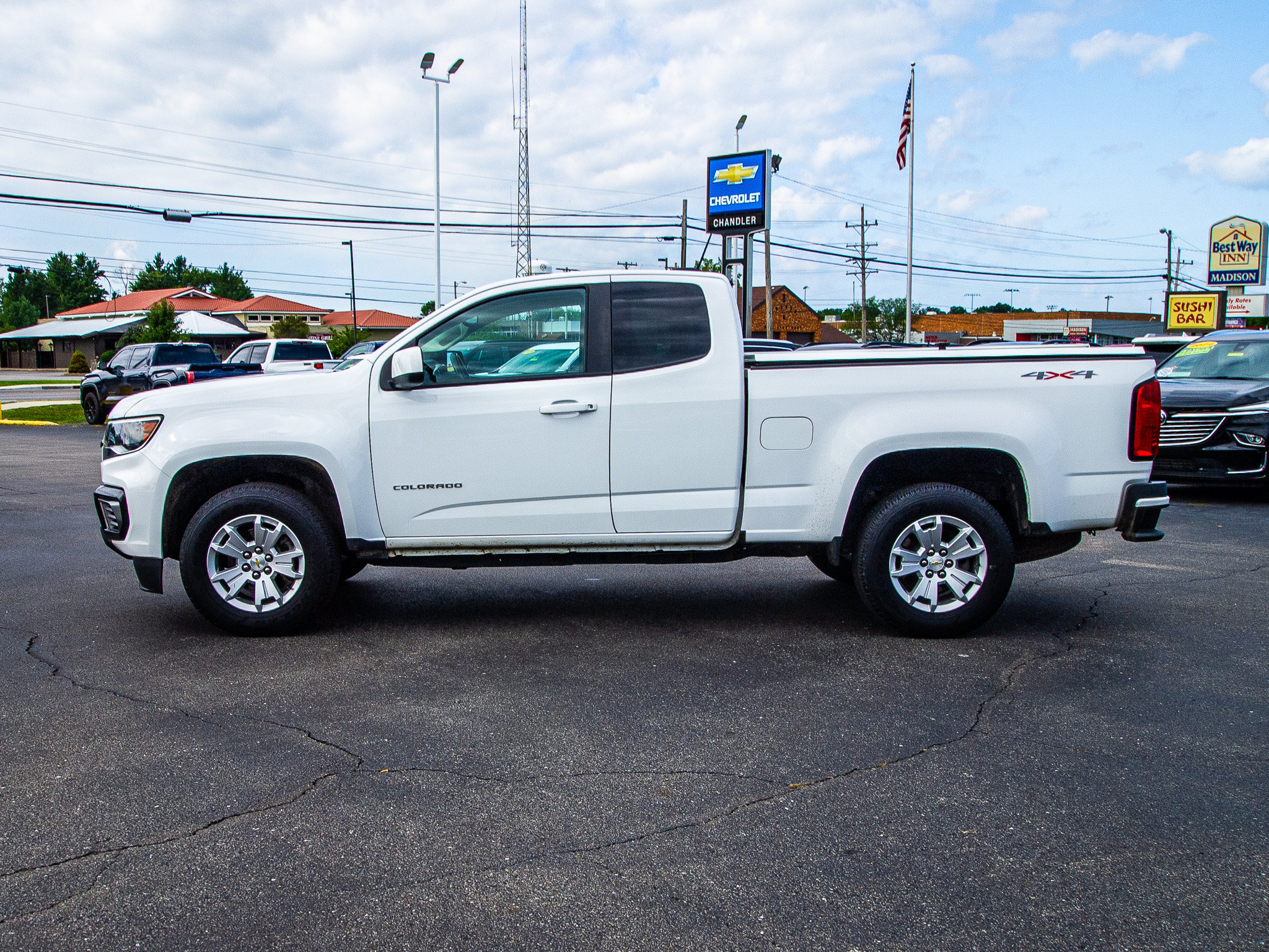 Used 2022 Chevrolet Colorado LT w/ Fleet Safety Package AWD/4WD image 4