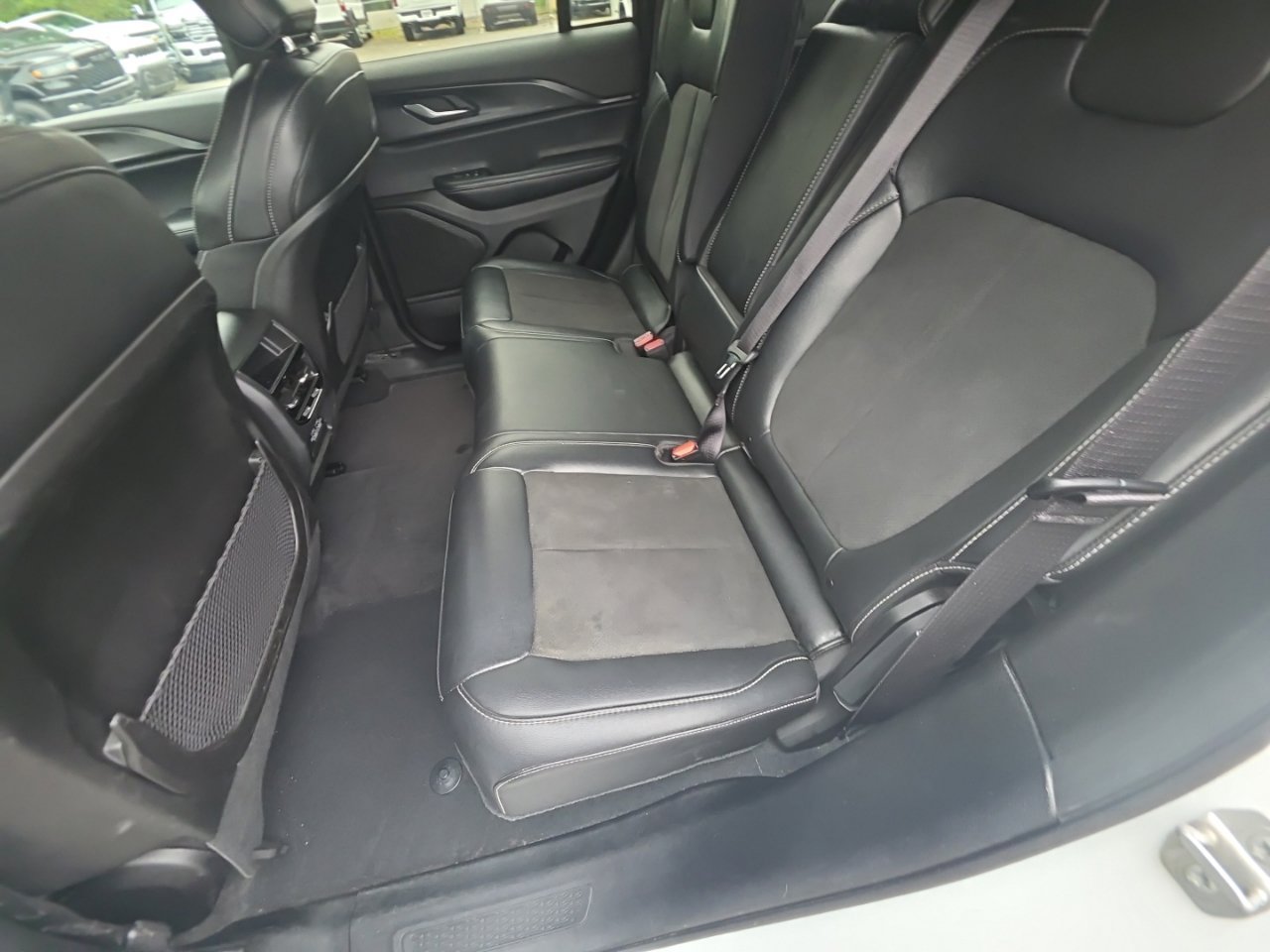 Used 2025 Jeep Grand Cherokee Altitude AWD/4WD image 13